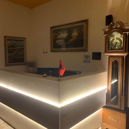 Risus Hotel Golem  Luaran gambar