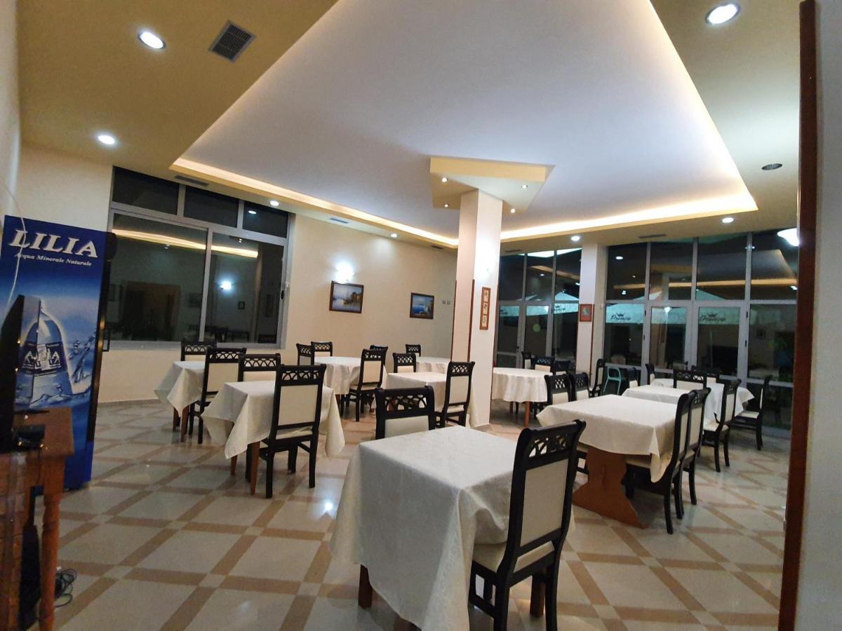 Risus Hotel Golem  Luaran gambar