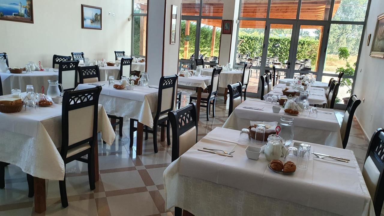 Risus Hotel Golem  Luaran gambar