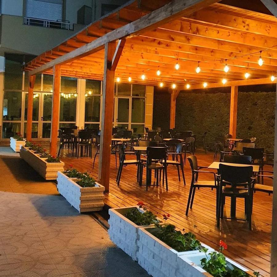 Risus Hotel Golem  Luaran gambar