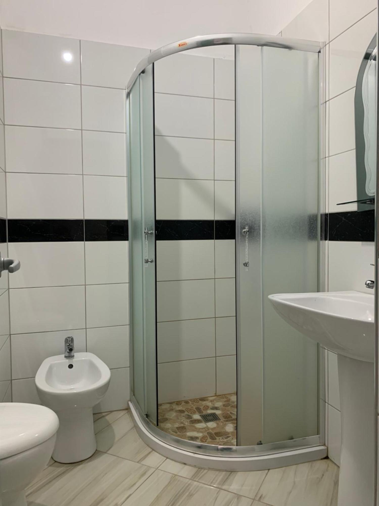Risus Hotel Golem  Luaran gambar
