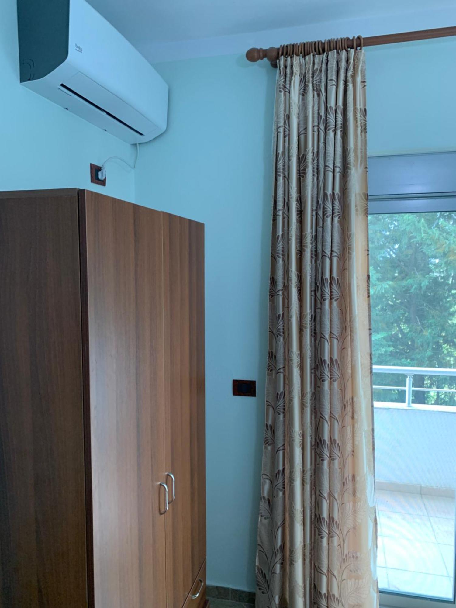 Risus Hotel Golem  Luaran gambar
