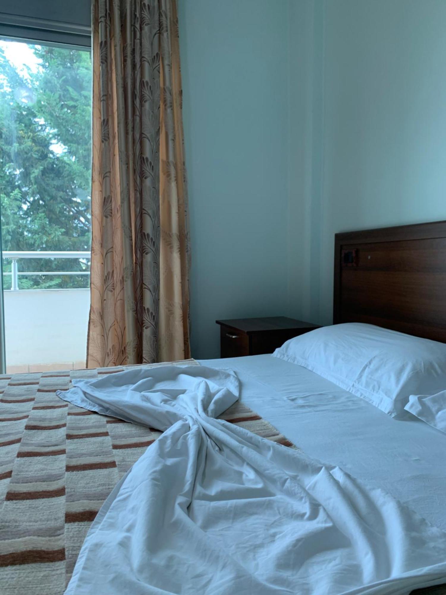 Risus Hotel Golem  Luaran gambar