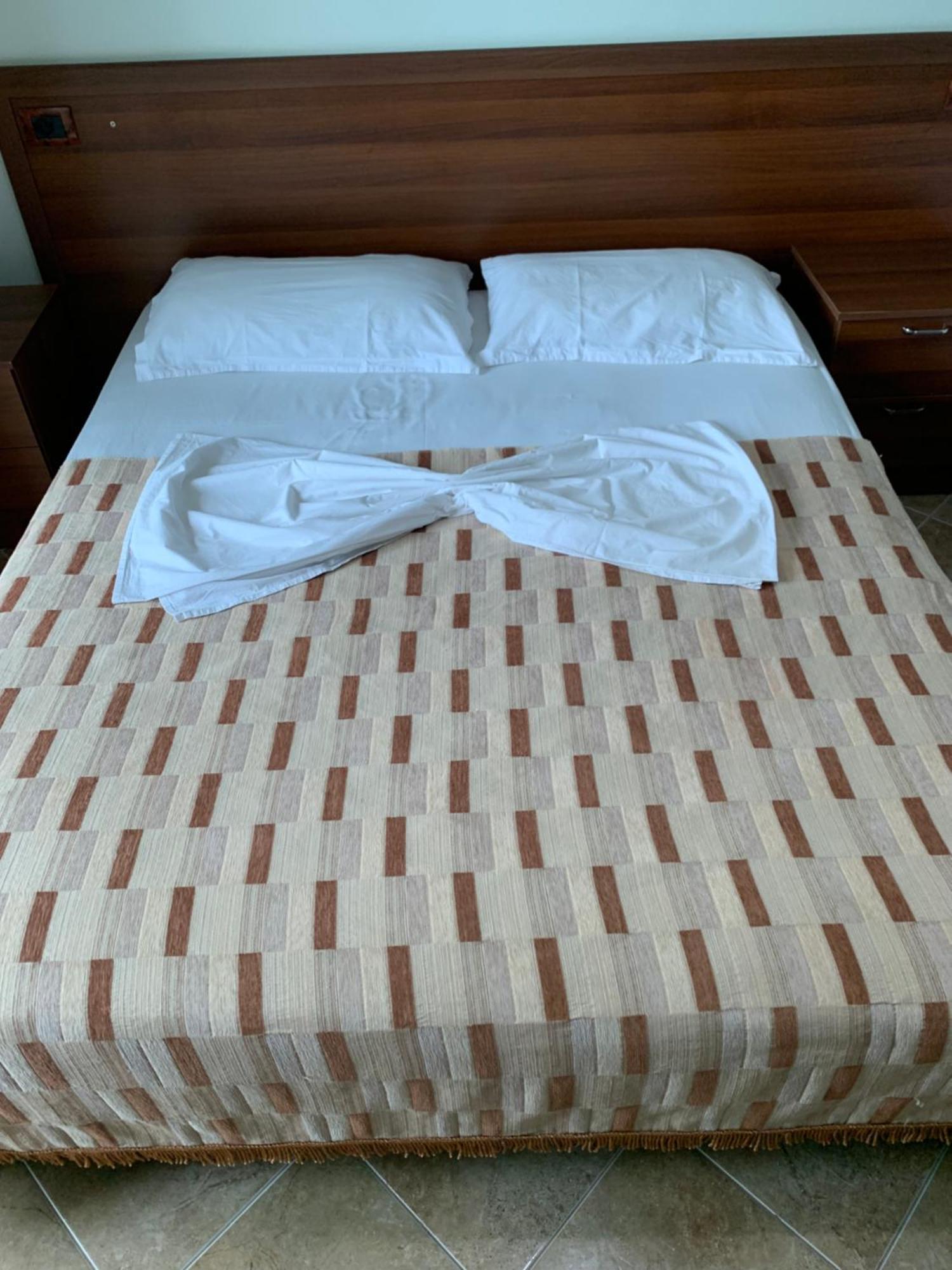 Risus Hotel Golem  Luaran gambar