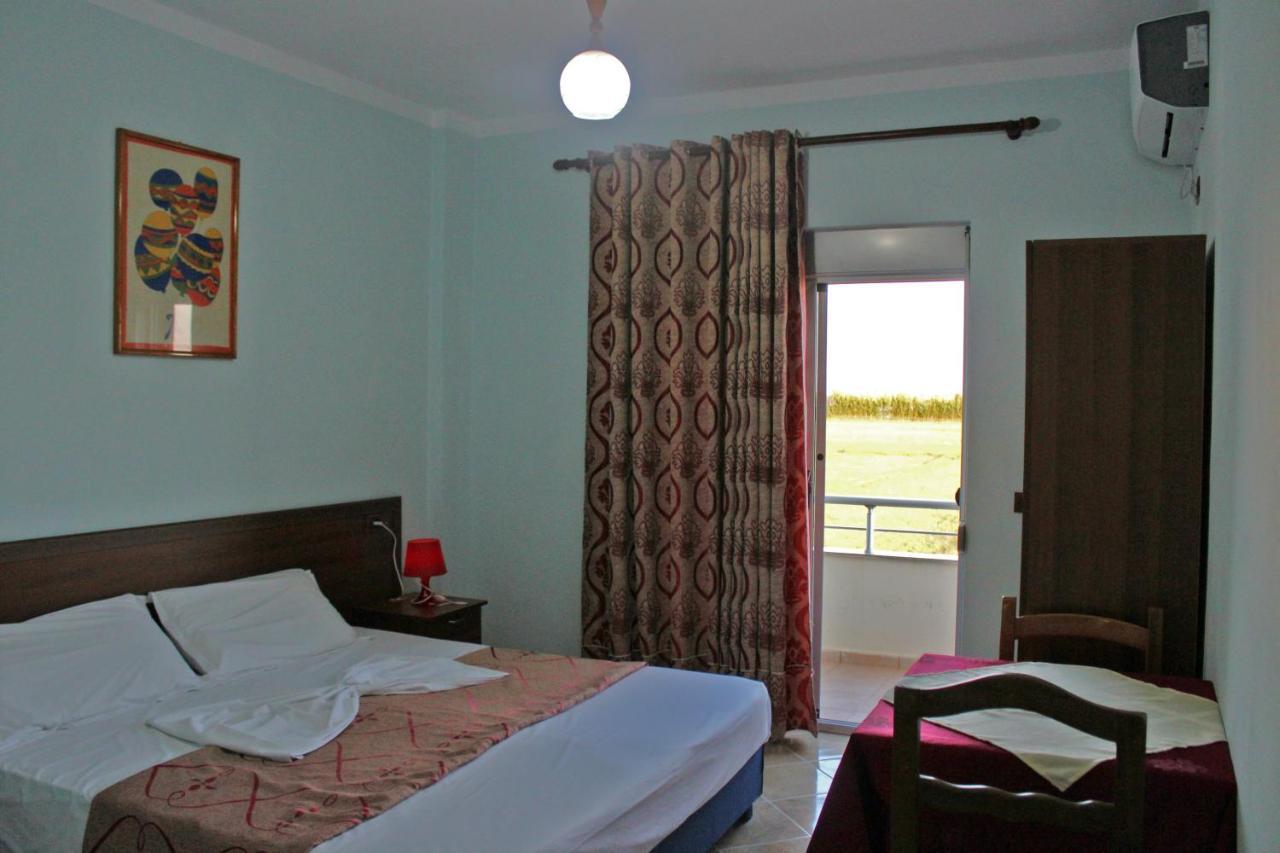 Risus Hotel Golem  Luaran gambar