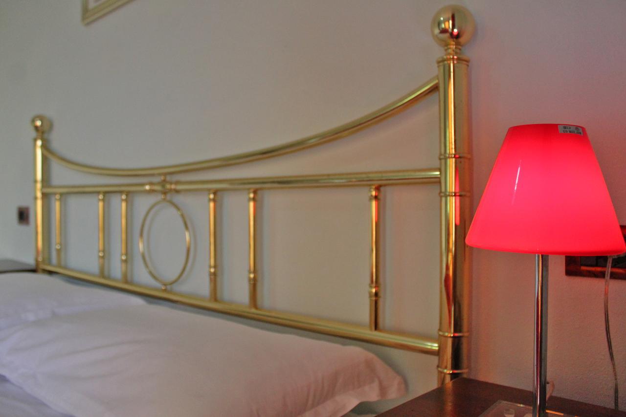 Risus Hotel Golem  Luaran gambar