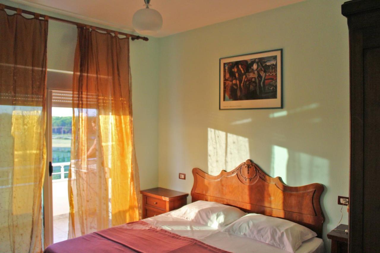 Risus Hotel Golem  Luaran gambar