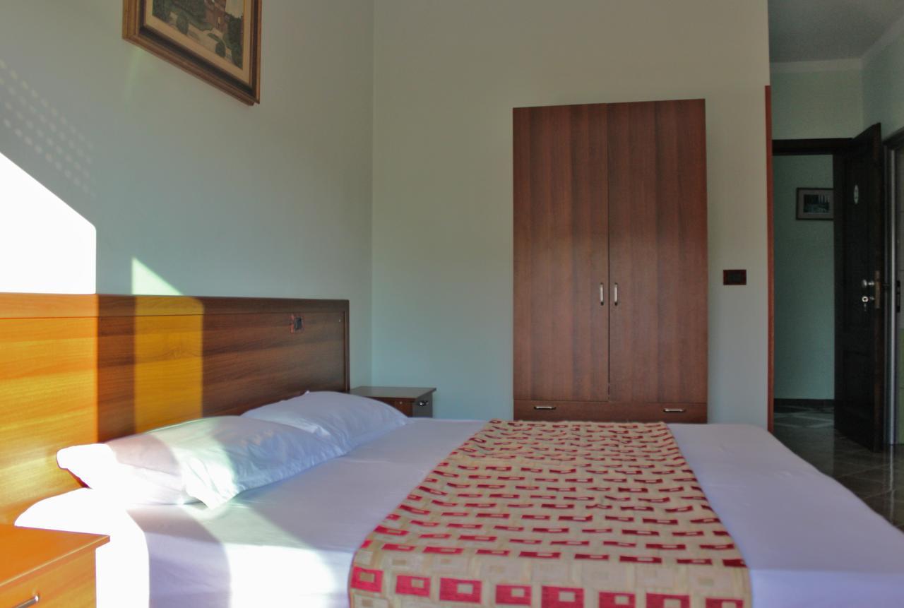 Risus Hotel Golem  Luaran gambar
