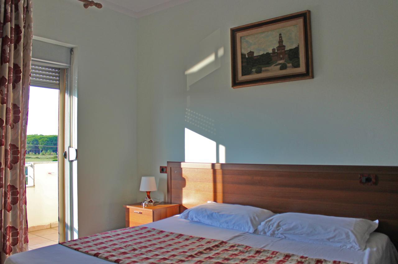 Risus Hotel Golem  Luaran gambar