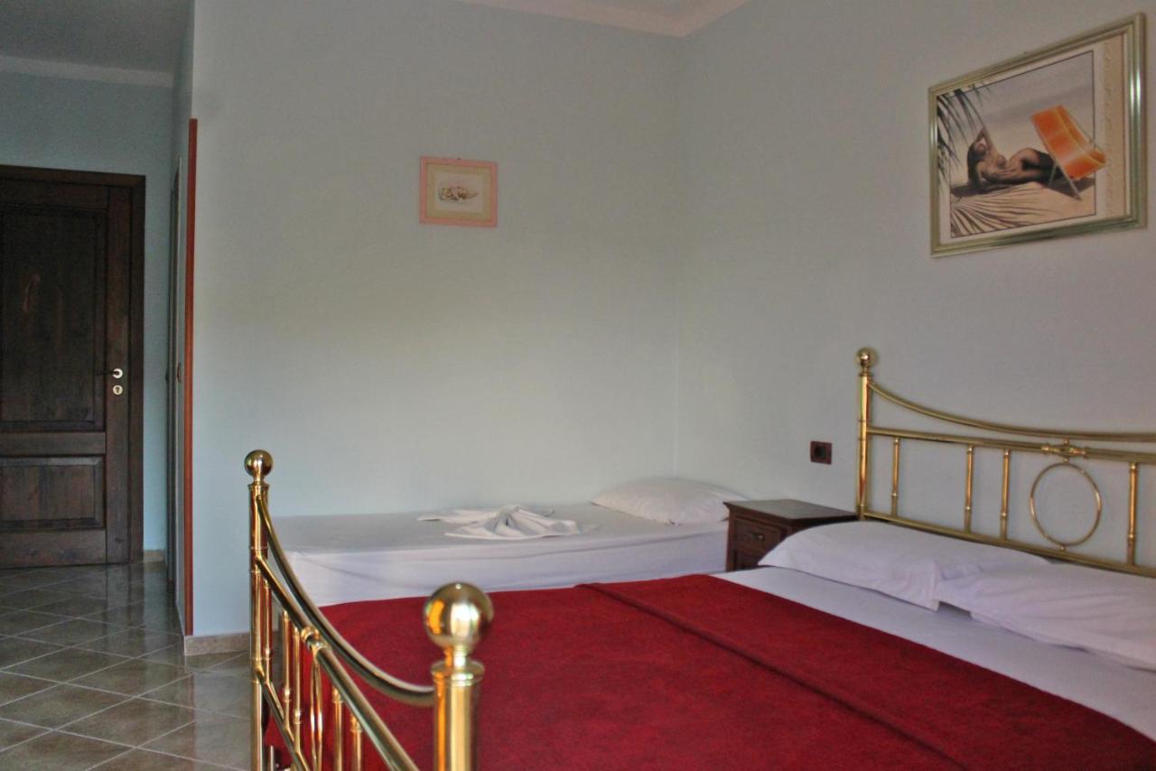 Risus Hotel Golem  Luaran gambar